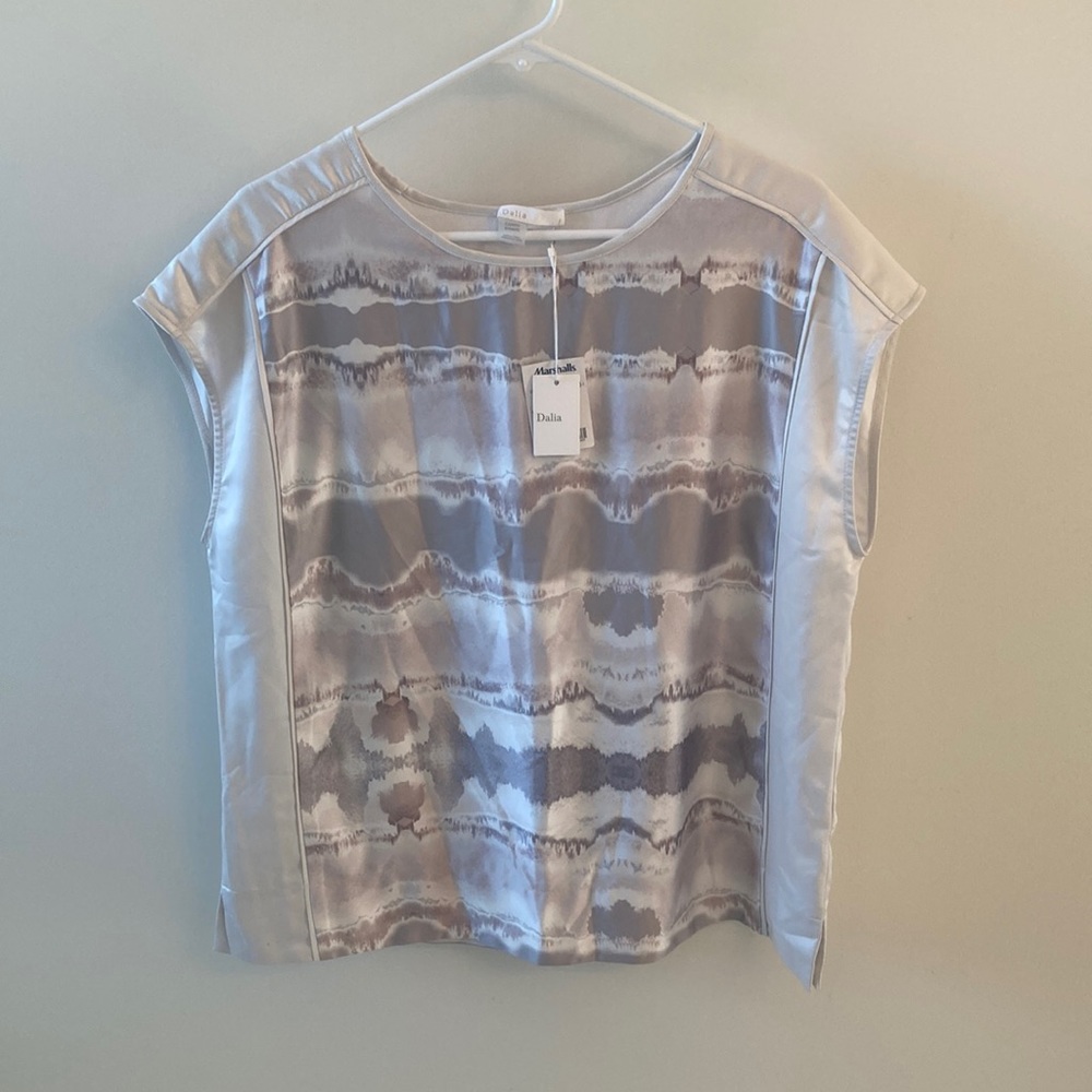 Dalia Sz XL Satiny Silver/White “camo” Style Shirt